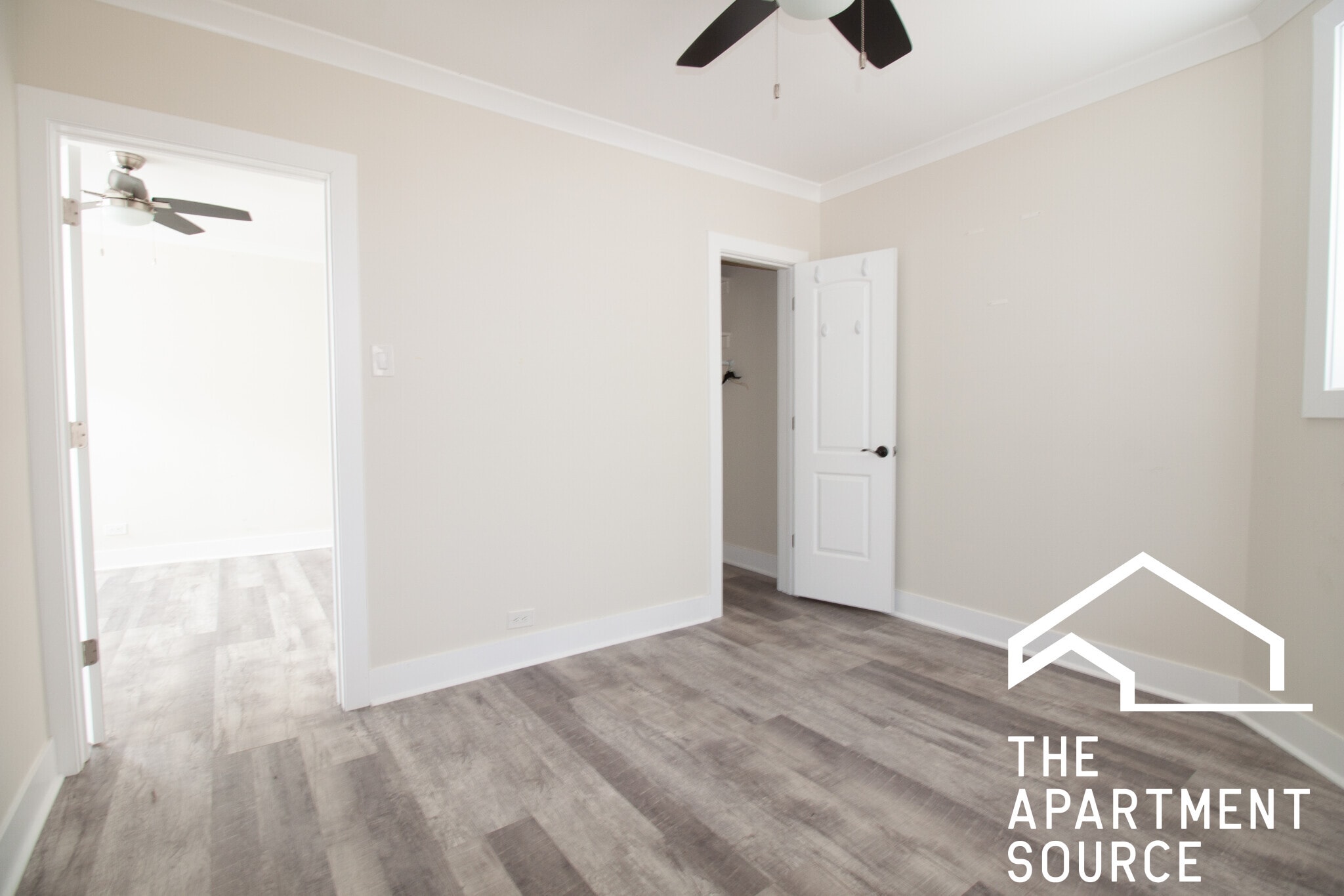 Building Photo - 3841 N Greenview Ave