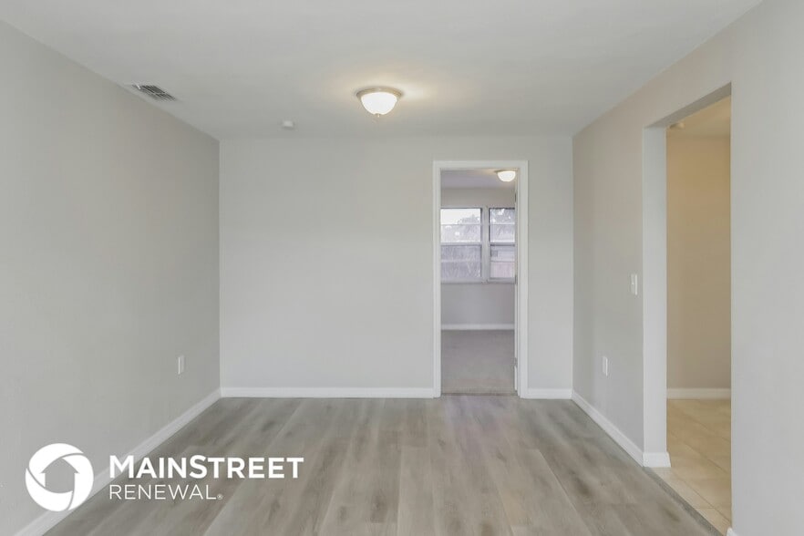 Building Photo - 6022 Halifax Dr