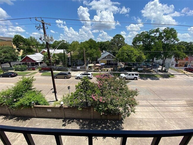 Primary Photo - 3316 Guadalupe St