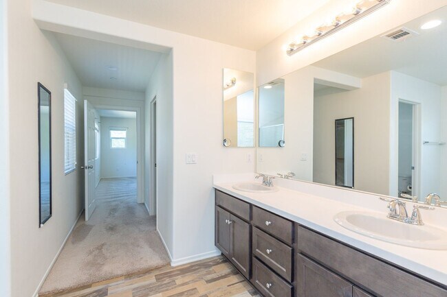 Building Photo - 4 Bed, 3 Bath - Fallbrook Single Family Home