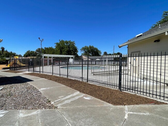 Building Photo - Wonderful and Spacious 4 Bedroom Concord H...