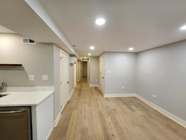 Building Photo - 6321 S Eberhart Ave