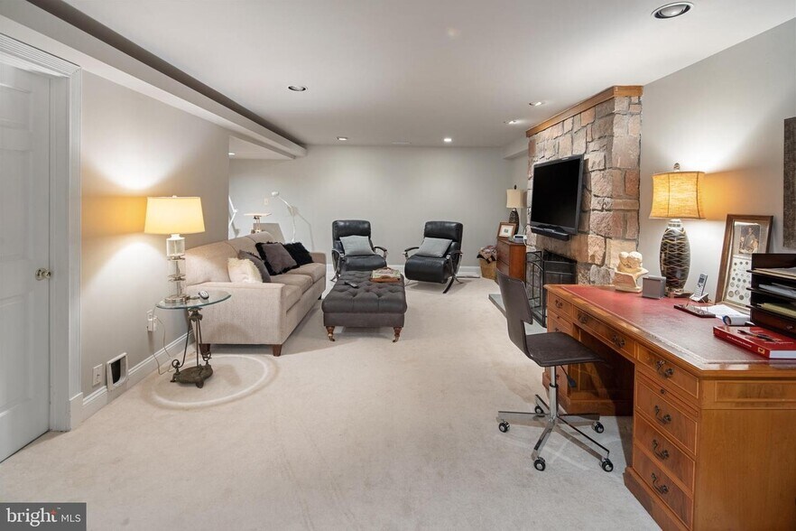 Building Photo - 70 Sutphin