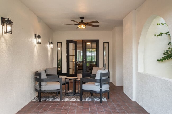 Building Photo - 612 Montezuma Dr