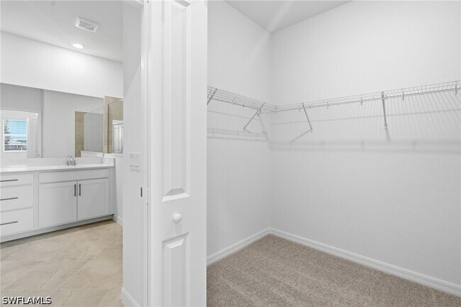 Building Photo - 15918 Grn Acrs Ave