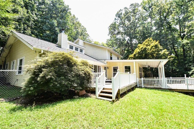 Building Photo - 555 Shady Acres Rd