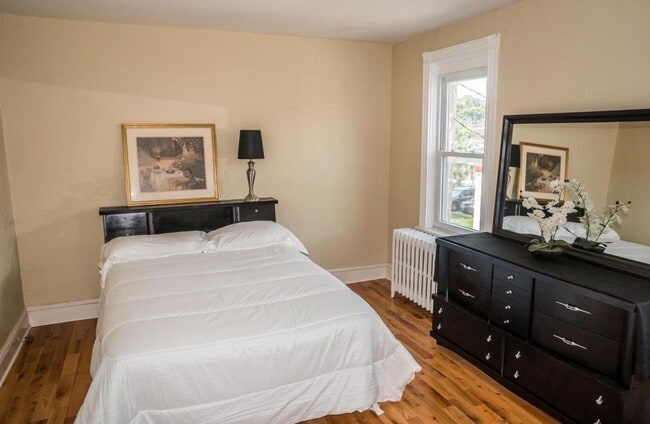 Building Photo - 512 E Fulton St