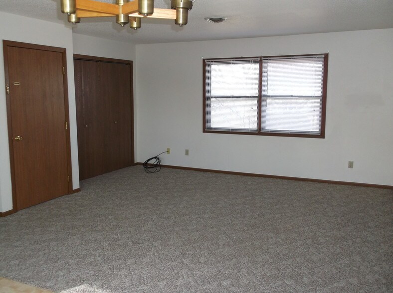 Primary Photo - 811 Farmer Ave