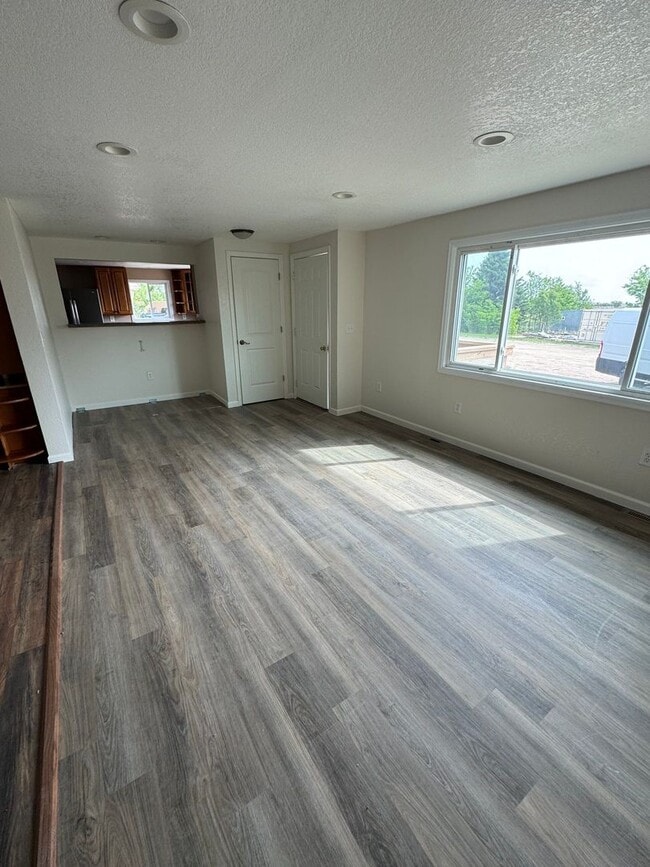 Building Photo - 4 Bedroom 2 Bath - Quiet country Property