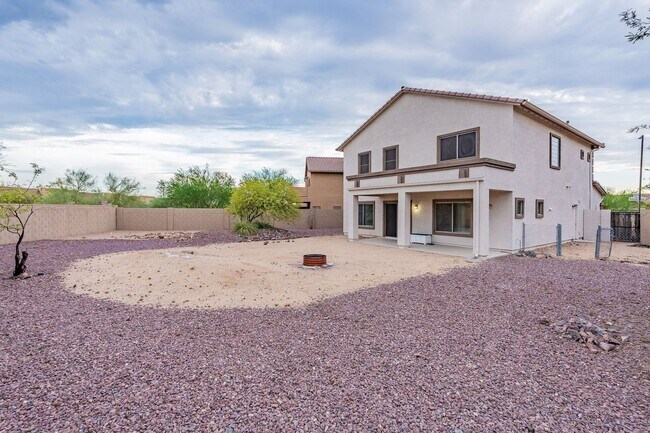 Building Photo - Three Beds & 2.5 Baths - Move Right In!