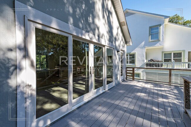 Building Photo - Charming 3-Level Home with Water Access in Daphne, AL