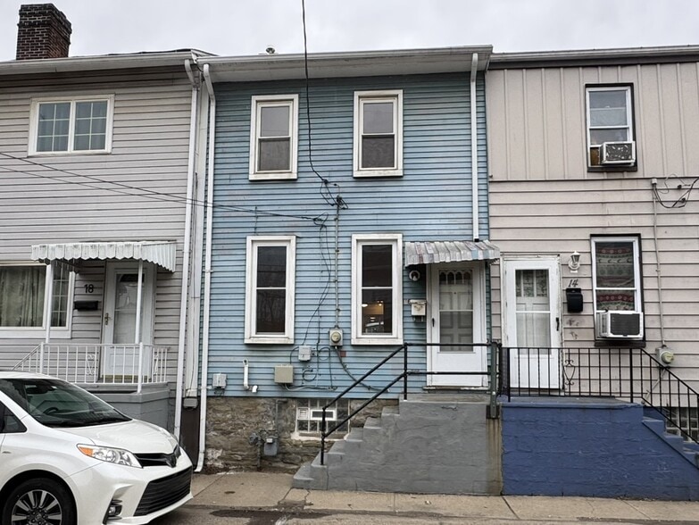 Building Photo - 16 Sycamore St