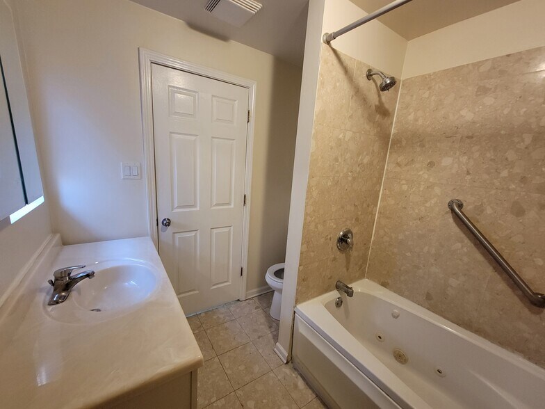 Building Photo - 7141 S Euclid Ave