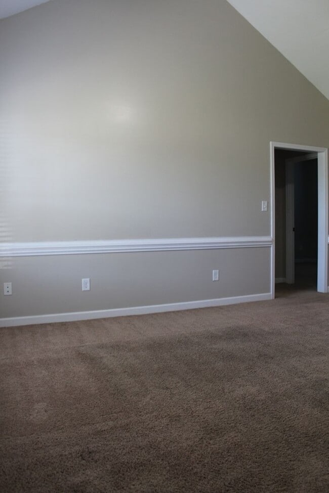 Building Photo - 107 Kenison Way