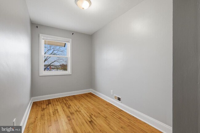 Building Photo - 811 Mildred Ave