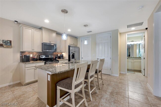 Building Photo - 14940 Edgewater Cir