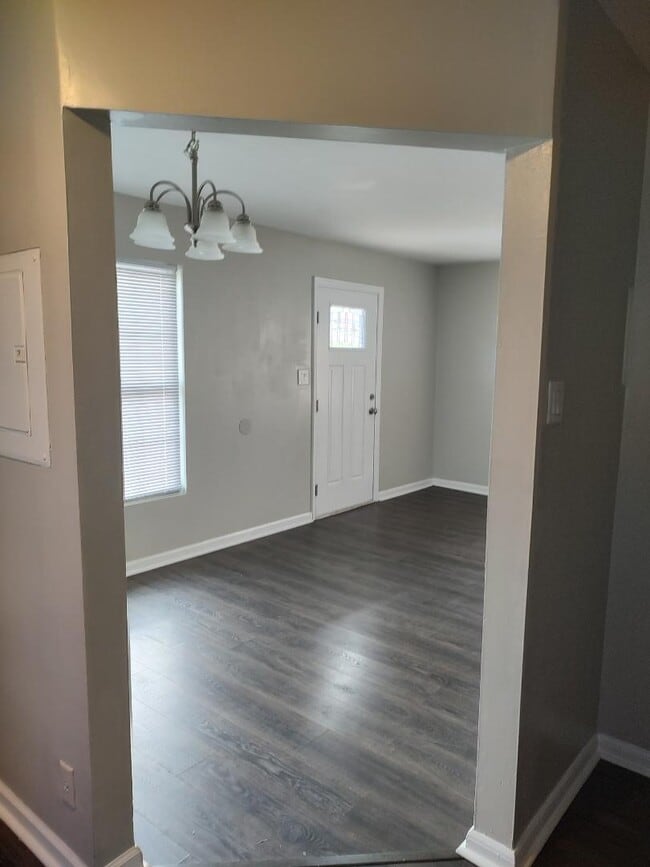 Building Photo - 2408 Whitesburg Dr