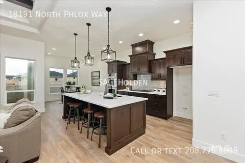 Building Photo - 18191 N Phlox Way