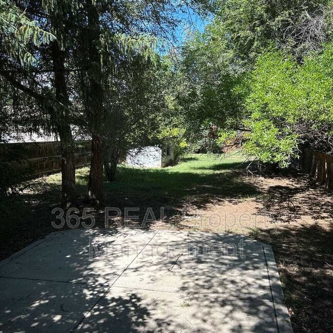 Building Photo - 1130 W Myrtle St