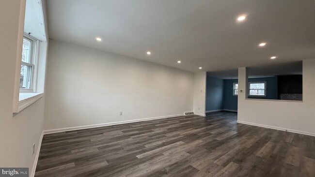 Building Photo - 12611 Biscayne Dr