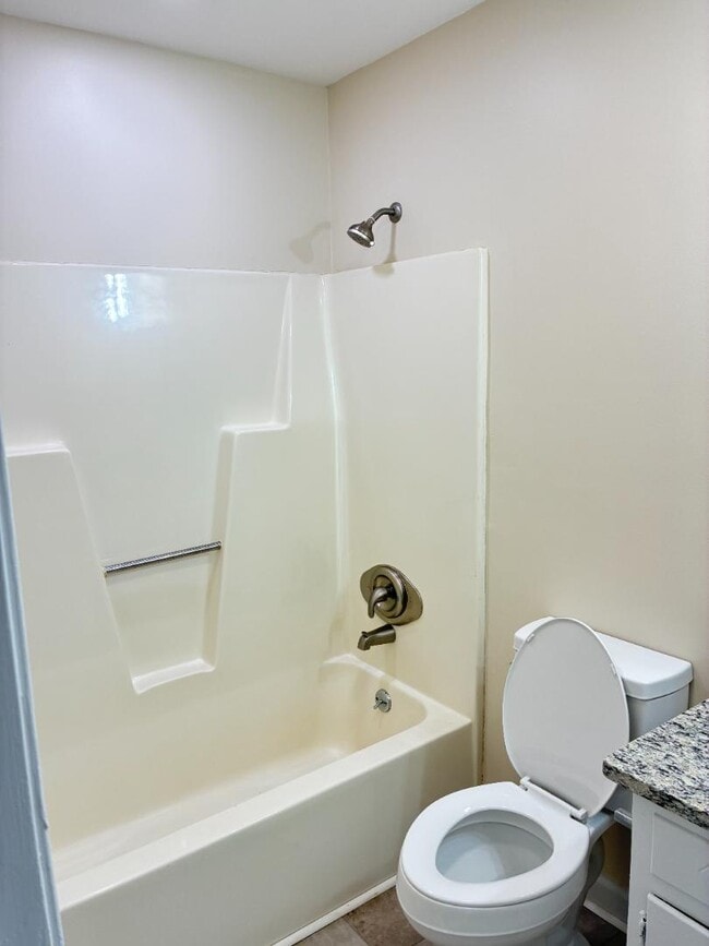 Building Photo - 1604 Pecan Ct N