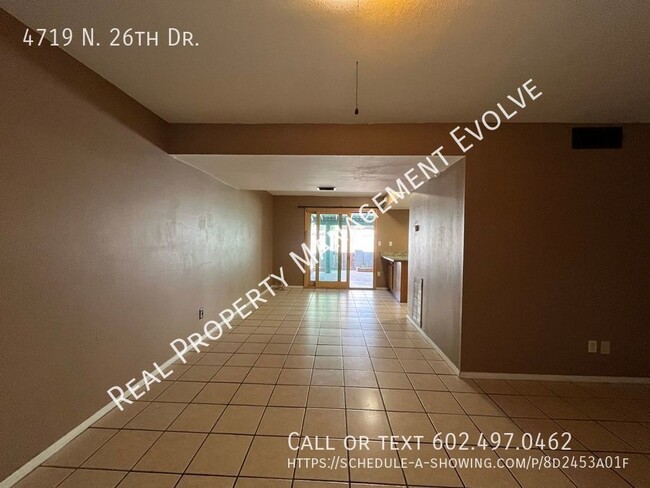 Building Photo - Beautiful Townhome in Gated Community!