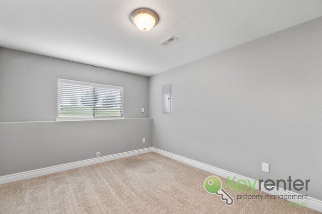 Building Photo - 2401-2403 E Coolwater St Duplex