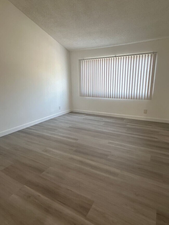 Building Photo - 3 Bedroom Condo for rent in the most desirable Alhambra Area Walking to Alhambra HS