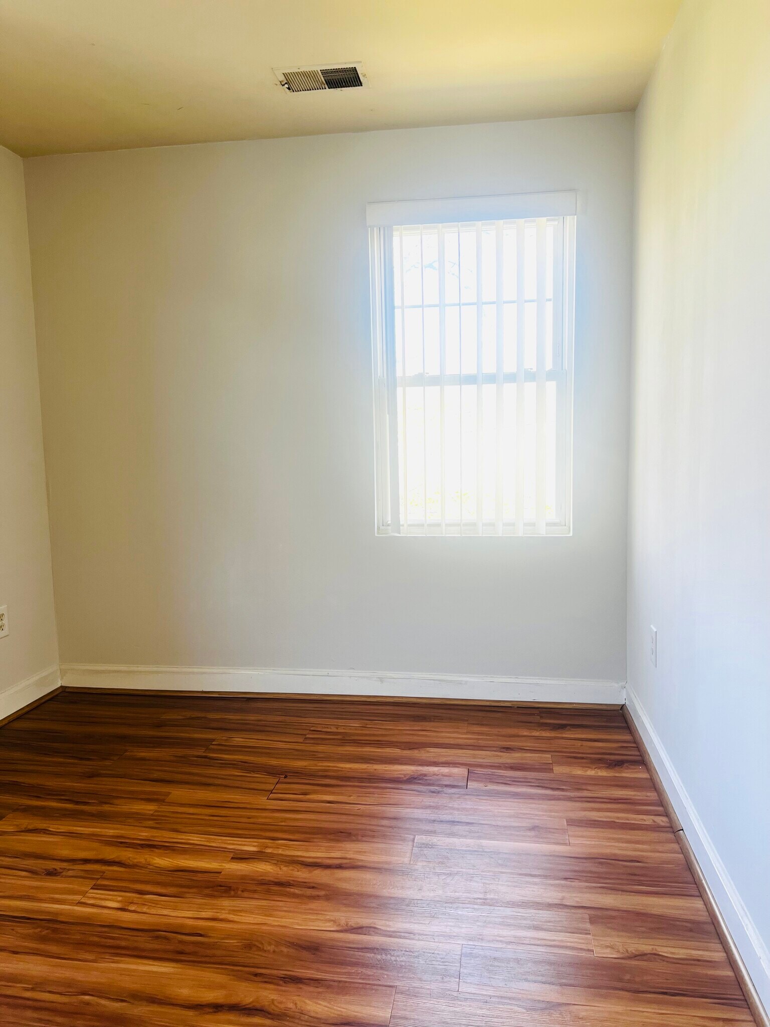 Building Photo - 6900 Hawthorne St