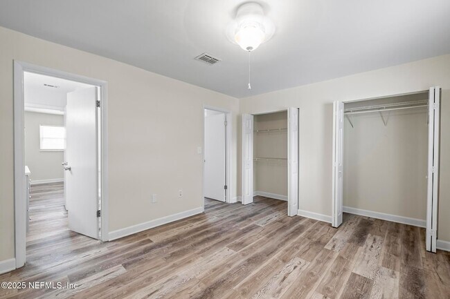 Building Photo - 11359 Bedford Oaks Dr
