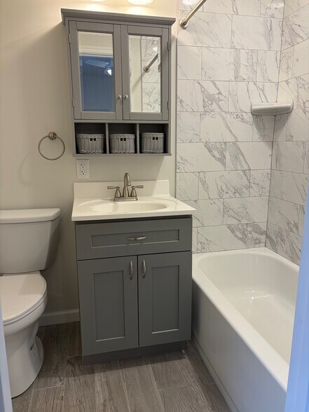 Building Photo - 15 E Read St