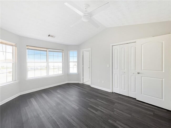 Building Photo - 5539 Pineridge Ct