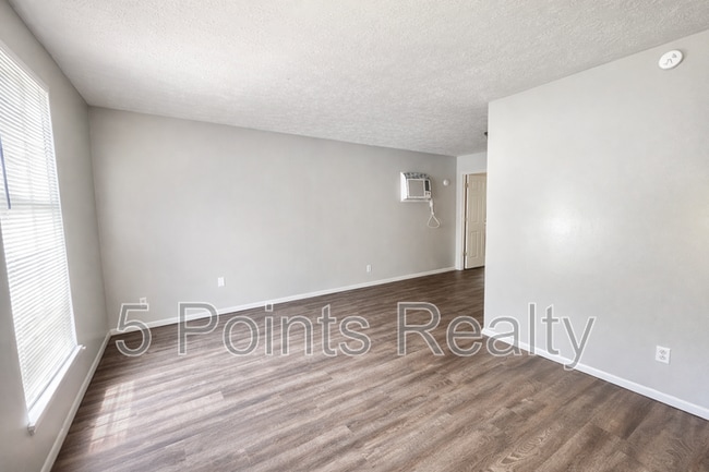 Building Photo - 336 E Webster St