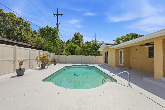 Building Photo - 3707 Pelican Ln