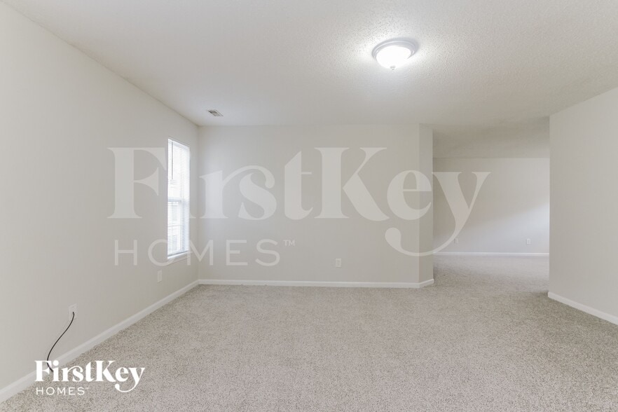 Building Photo - 1673 Blue Lake Dr