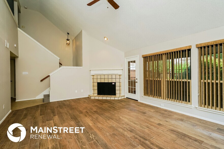 Building Photo - 1617 Palisades Dr