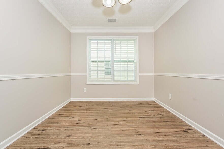 Building Photo - 3807 Riverside Pkwy
