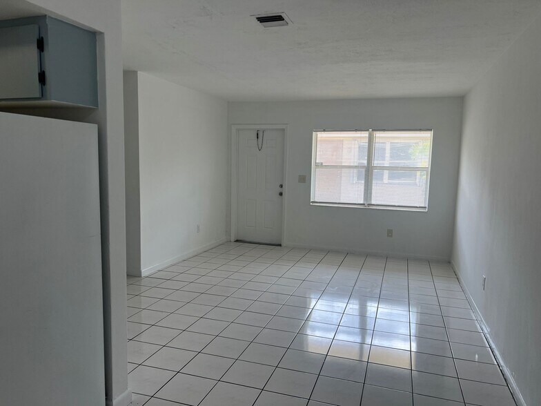 Primary Photo - 5310 NW 22nd St