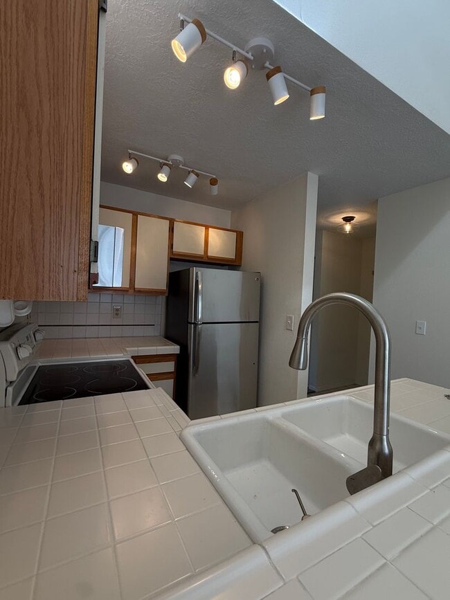 Building Photo - 4000 Carman Dr