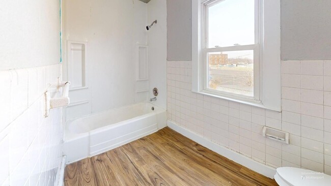 Building Photo - Lease to own! 5 bedroom/1 bath, Old Brooklyn.