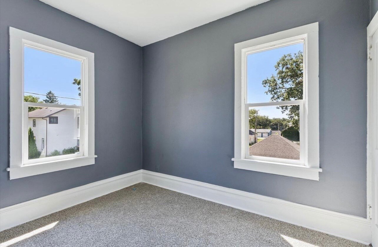 Building Photo - 1115 Laurel Ave