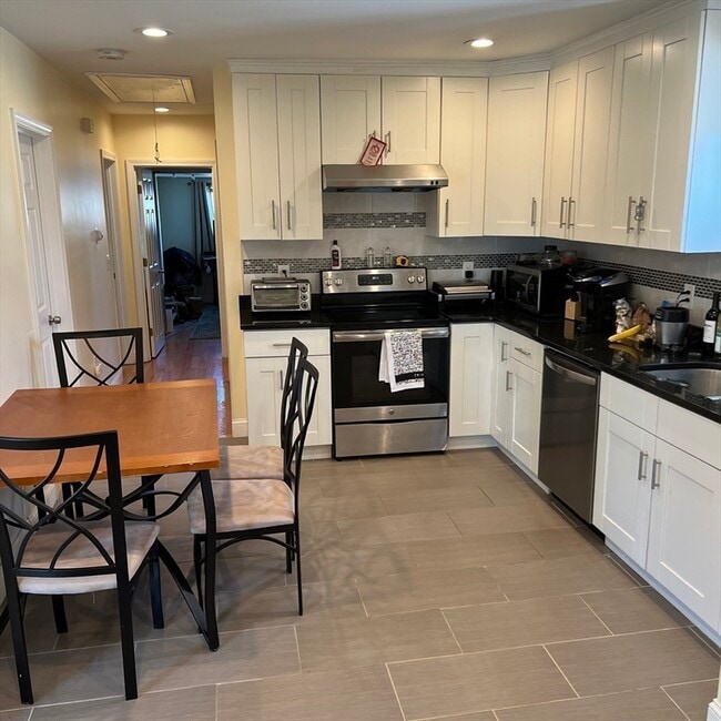 Building Photo - 18-20 Fleming St