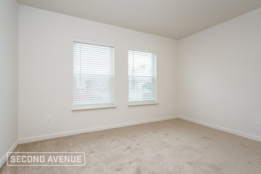 Building Photo - 1321 Woodwinds Dr