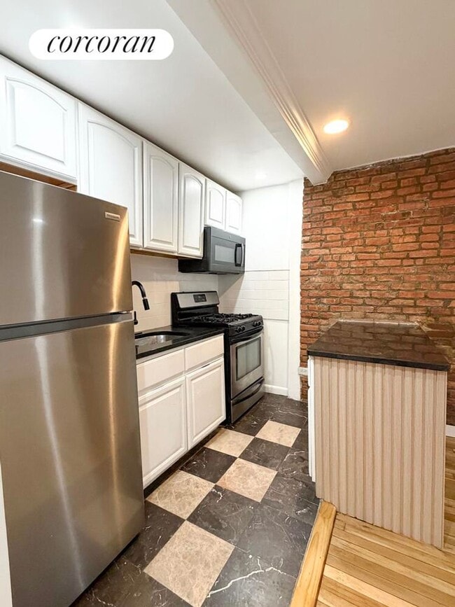 Building Photo - 181 MacDonough St