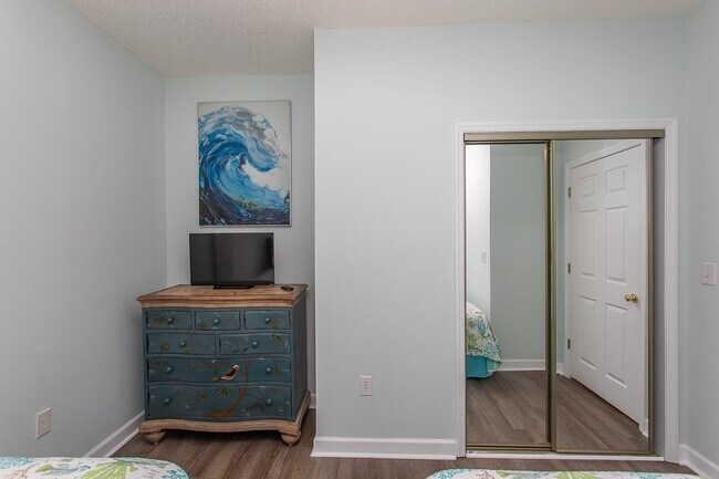 Building Photo - 5801 Oyster Catcher Dr