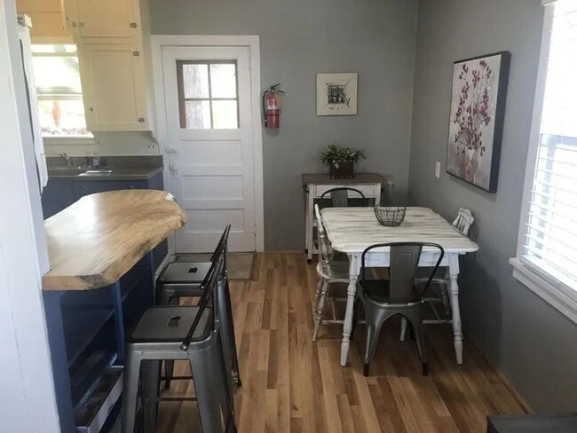 Building Photo - Pet Friendly 1 bed/ 1 bath House