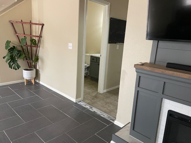Building Photo - 5136 Killdeer Dr