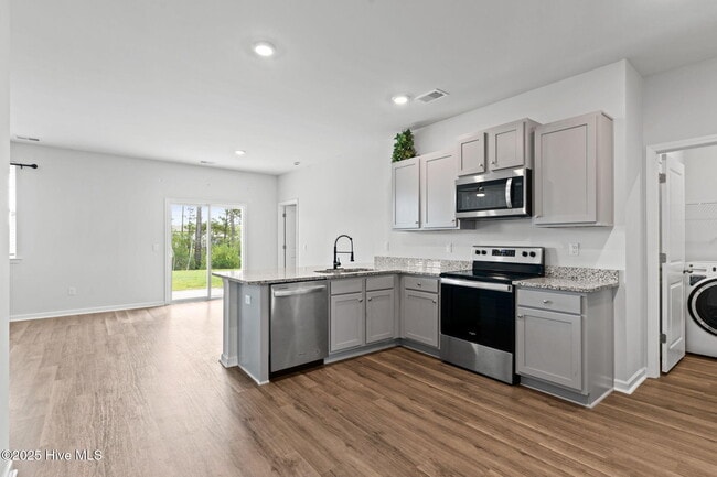 Building Photo - 1760 RIVERTON Dr SE
