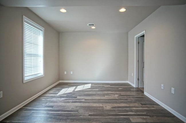 Building Photo - 15 Scarlet Oak Dr