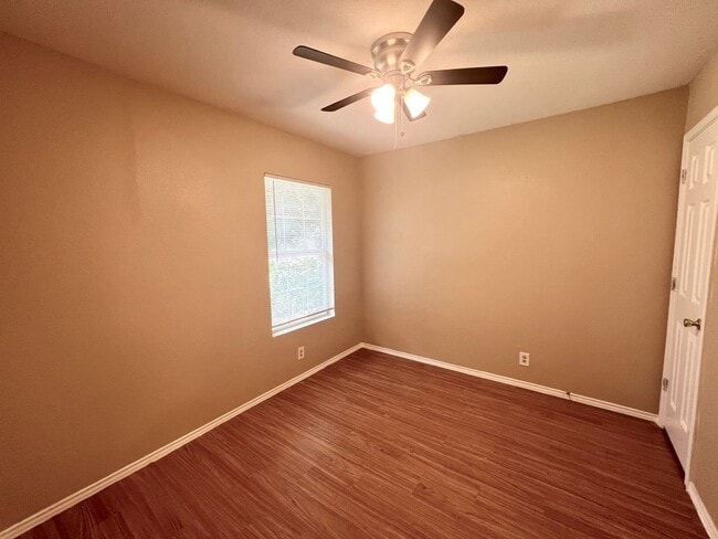 Building Photo - *MOVE IN SPECIAL* Great Location! 3 Bedroom Home Near Shopping & Dining!